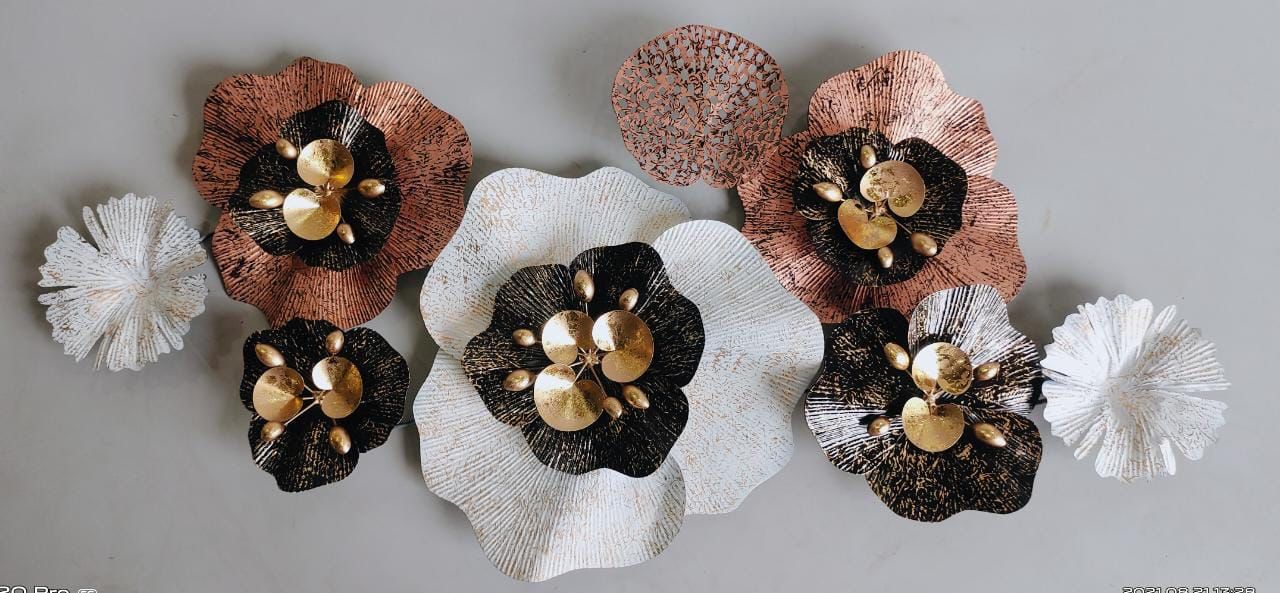 Metal wall flower décor
